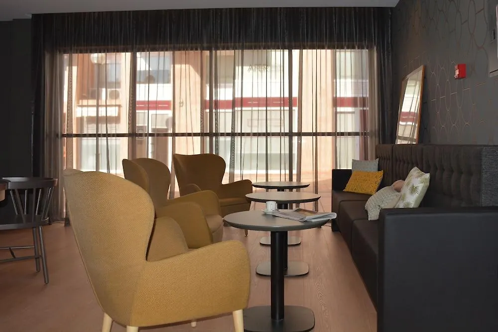 Up Rooms Vic Hotel