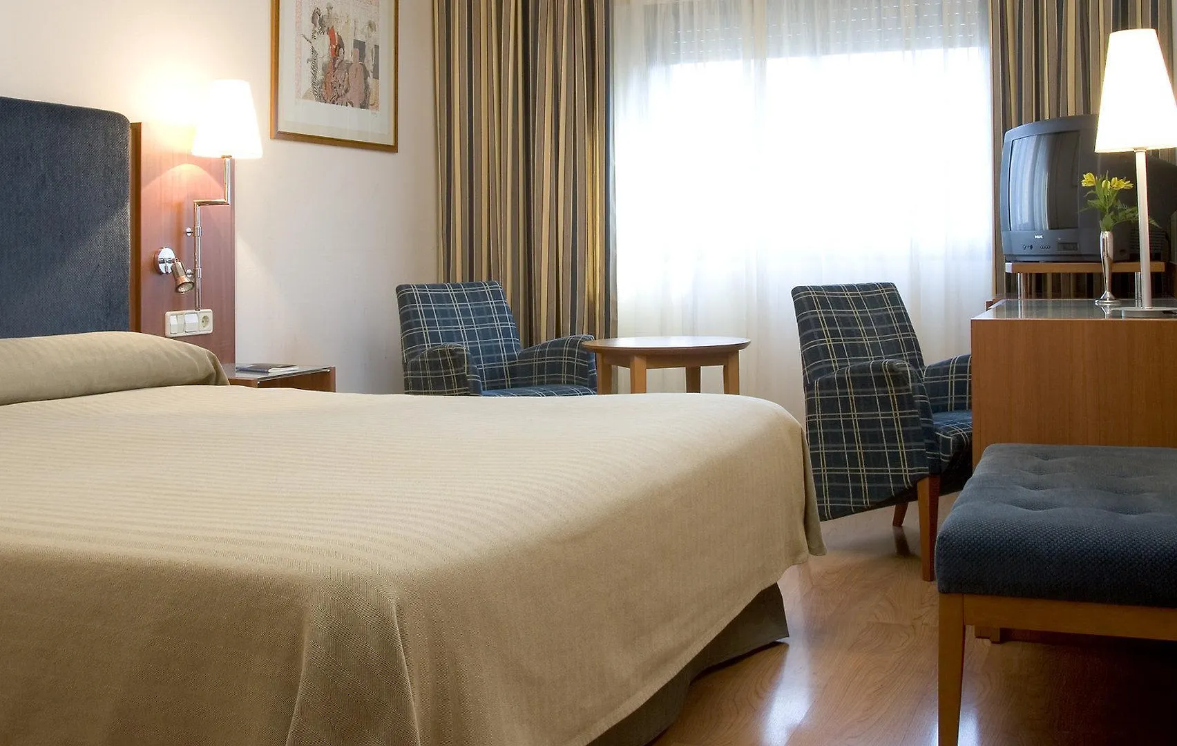 Up Rooms Vic Hotel