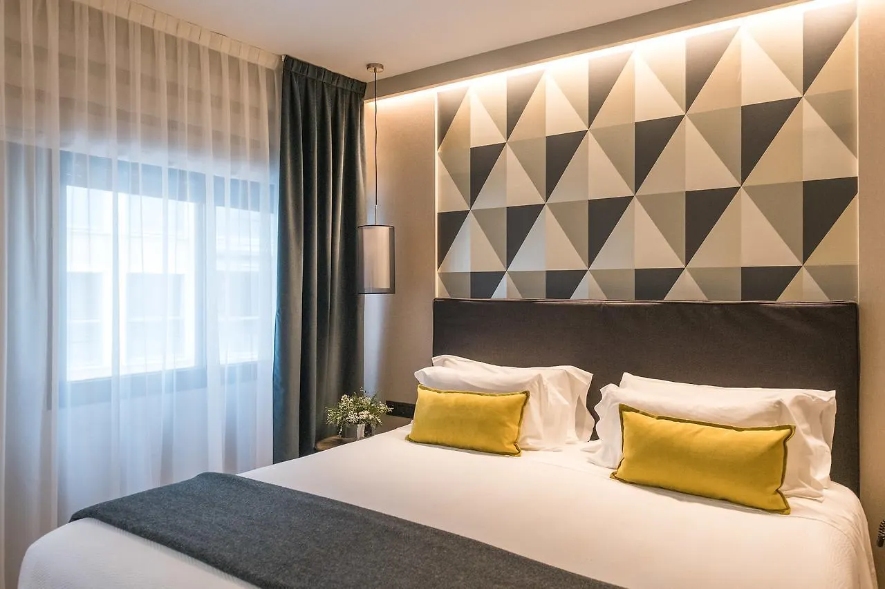 Up Rooms Vic Hotel 4*,
