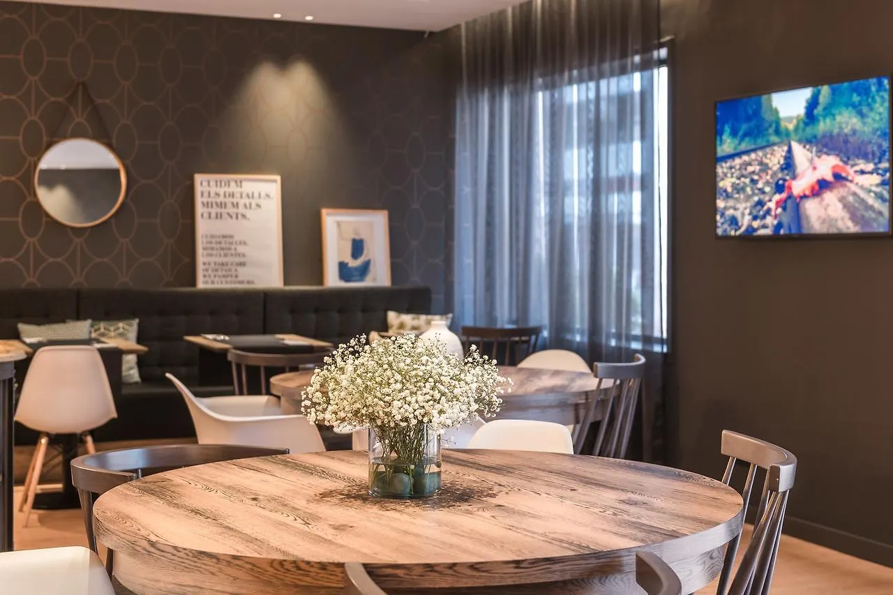 ****  Up Rooms Vic Hotel Spain