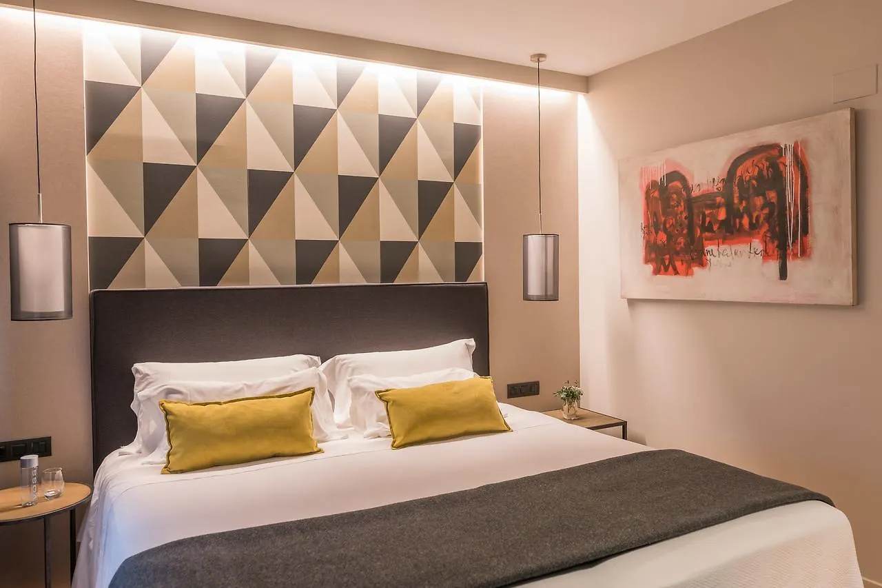 Up Rooms Vic Hotel