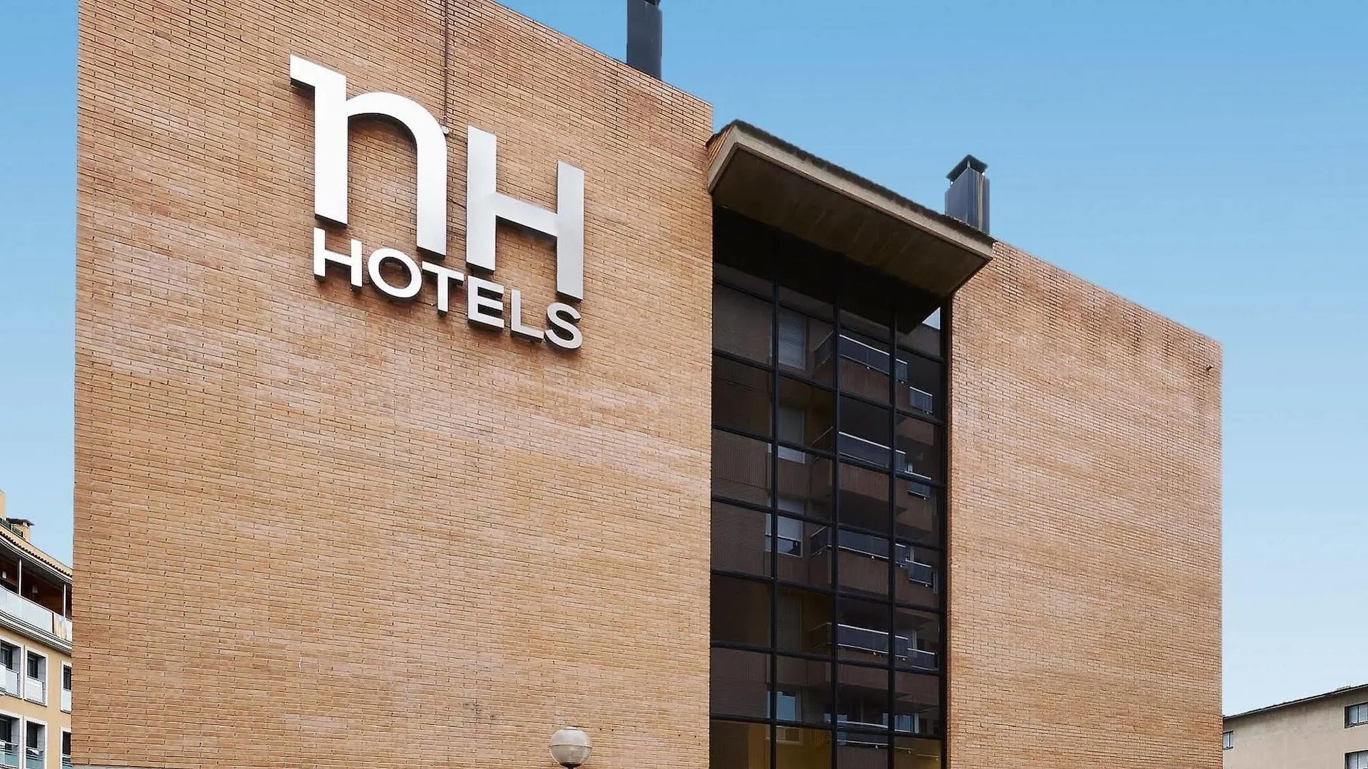 Up Rooms Vic Hotel